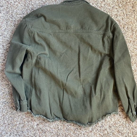 Shacket - Picture 2 of 5